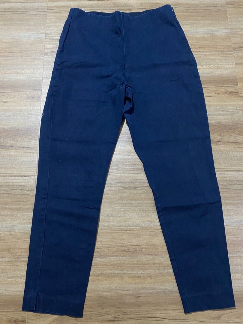 Old Navy 30"-35" (Category: Jeans) located in Bulacan. Submitted by Spothings (Listing ID 1467533838, Image 1). Description: Old Navy 30"-35" Made in vietnam Length:34.5" Stretchable - Brand/Model: Old Navy Pants - Size: 10 - Color: Classic Navy (easy to match with any top) - Comfort: Elastic back panel waistband with front button and zipper fly - Design: Straight leg cut with stylish side slits at the bottom hem - Details: Fake back pockets for 