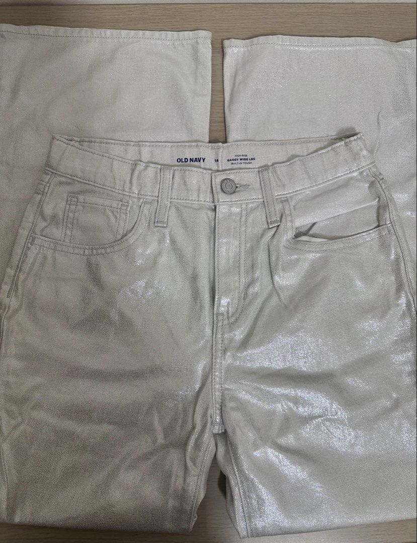 Old Navy Silver Metallic Pants (Category: Jeans) located in Valenzuela. Submitted by sseousinnn (Listing ID 1467468188, Image 1). Description: .