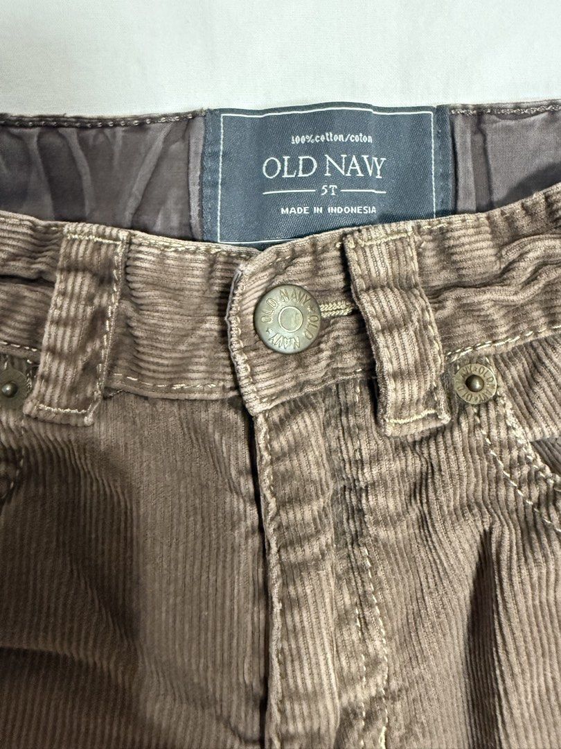 Old Navy Unisex Brown Corduroy Pants (Category: Babies & Kids Fashion) located in Quezon City. Submitted by declutterinclutter (Listing ID 1467405313, Image 2). Description: Regular fit, size 5T.