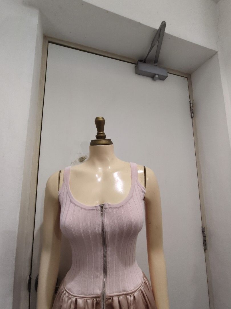 Old Rose Maxi Dress (Category: Dresses) located in Manila. Submitted by deleonhann57311 (Listing ID 1467421742, Image 3). Description: With inner lining .. stretchable fits xs to small.