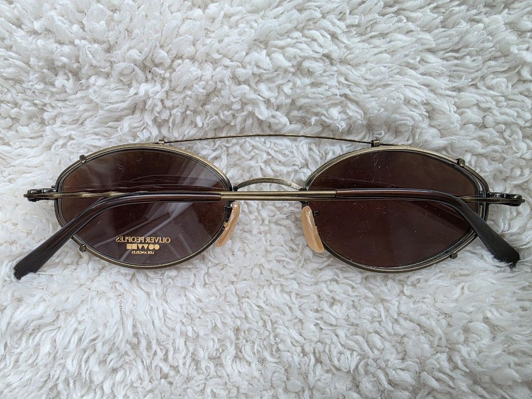 OliversPeople 2in1 (Category: Sunglasses & Eyewear) located in La Trinidad. Submitted by zasha28 (Listing ID 1467436989, Image 3). Description: no grade demo lens un clear lens snap on nya un shades no grade replaceable lens Original.