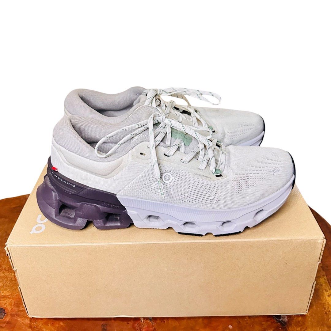 On Cloud (Category: Sneakers) located in Pasay City. Submitted by el.sole (Listing ID 1467504952, Image 2). Description: For Sale RFS: Bawas gamit lang. Di na nagamit. Maayos pa. Get nyo na. 😊 PM lang sa interested Videocall: Okay. Also, kayo na mag book. Pag anjan na rider nyo dun nalang kayo mag transfer ng payment Size: 9.5.