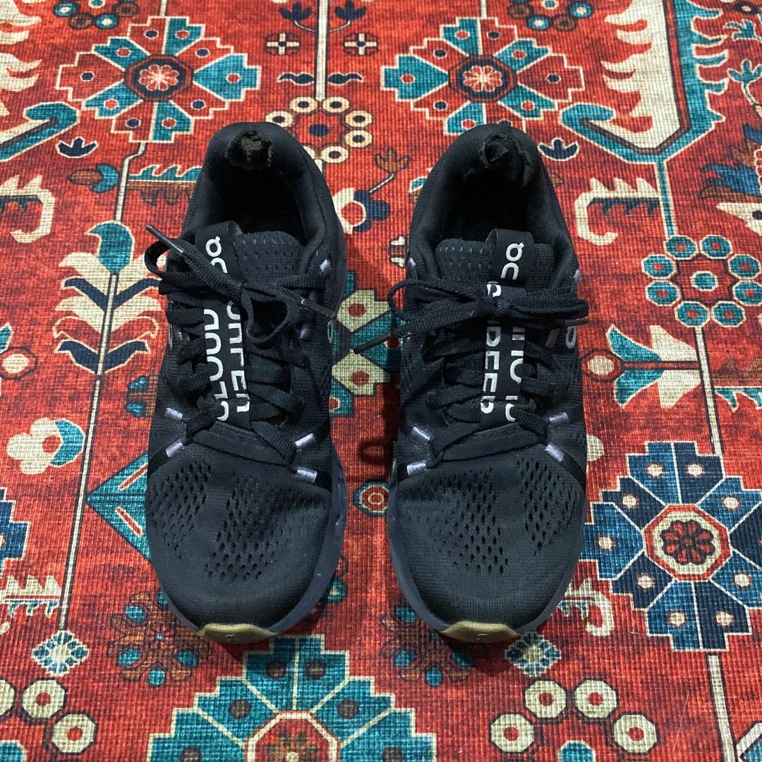 On Running Cloudsurfer 37.5 / 6.5US (Category: Sneakers) located in Antipolo. Submitted by bentakahitanoano (Listing ID 1467495820, Image 2). Description: Still wearable Plenty of life left Size 37.5EU - 6.5US Sockliner issue Need heel pad Normal heeldrag Sign of usage .