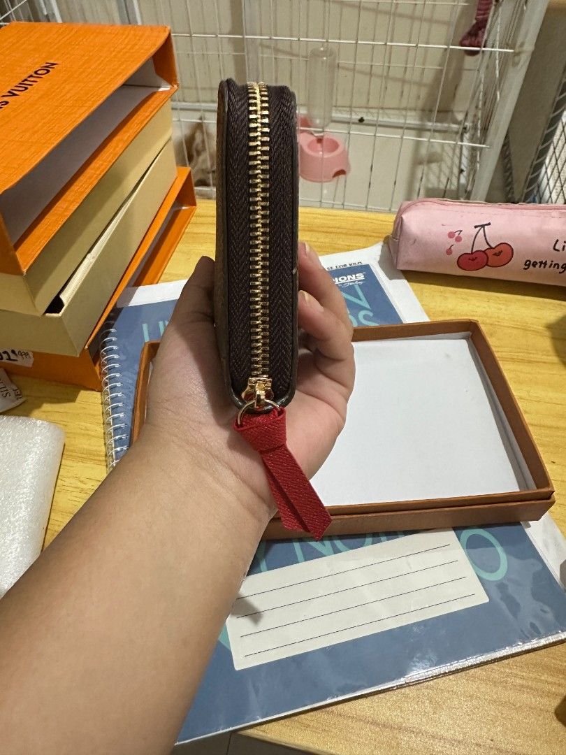 On sale Coded Mono 3Lvi Long Wallet (Category: Wallets & Card holders) located in Binmaley. Submitted by amayscollections2 (Listing ID 1467478082, Image 3). Description: On sale Coded Mono 3Lvi Long Wallet with box and dustbag super ganda in person ses vietnam made libo bentahan sa market nyan. Satin, for only ₱550 payment first ₱620 cash on delivery.