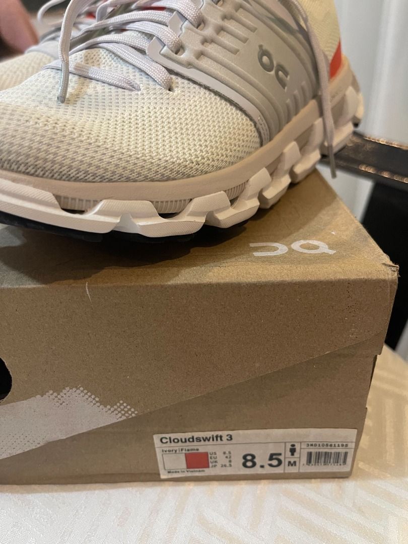 ONCLOUD Cloudswift 3 (Category: Casual Shoes) located in Manila. Submitted by royalstorm.3c7023 (Listing ID 1467380833, Image 3). Description: RUSH Negotiable Like new only worn once RFS: Need funds for bills Location: Manila.