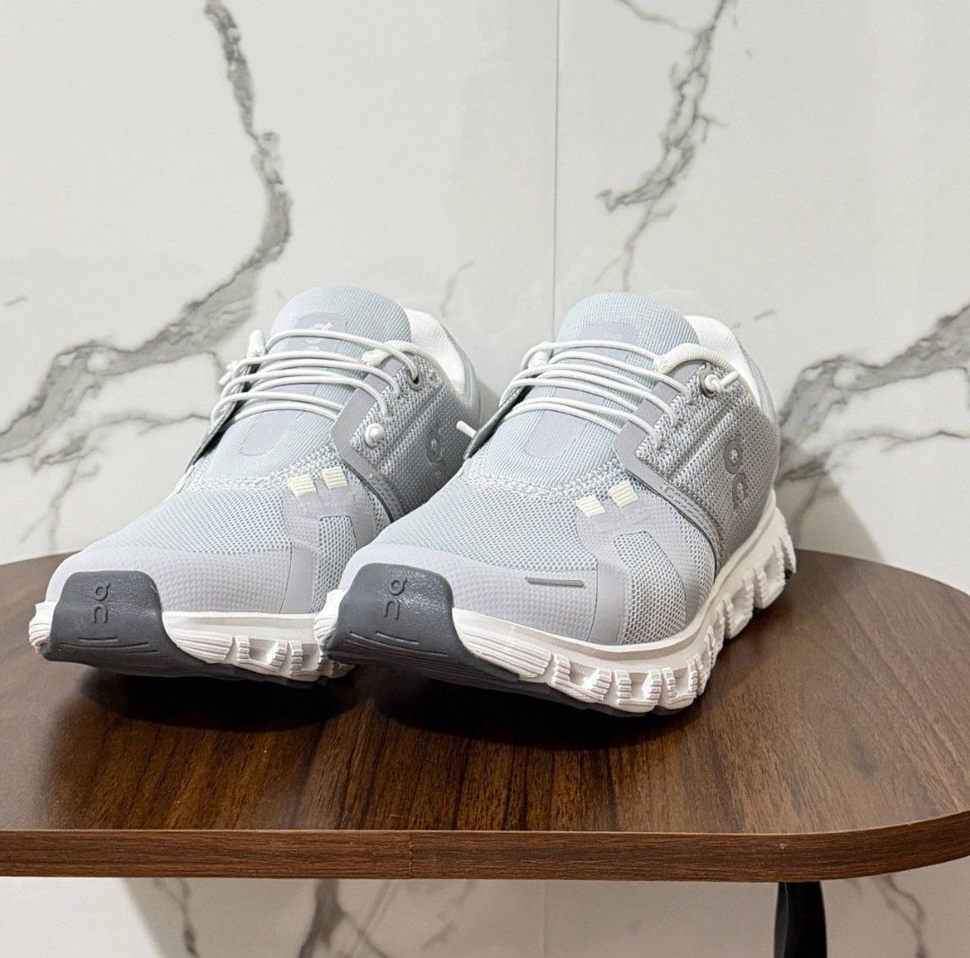 ONCLOUD women size 6 original (Category: Sneakers) located in Aringay. Submitted by rioooo. (Listing ID 1467489810, Image 3). Description: 100% ORIGINAL ONCLOUD.