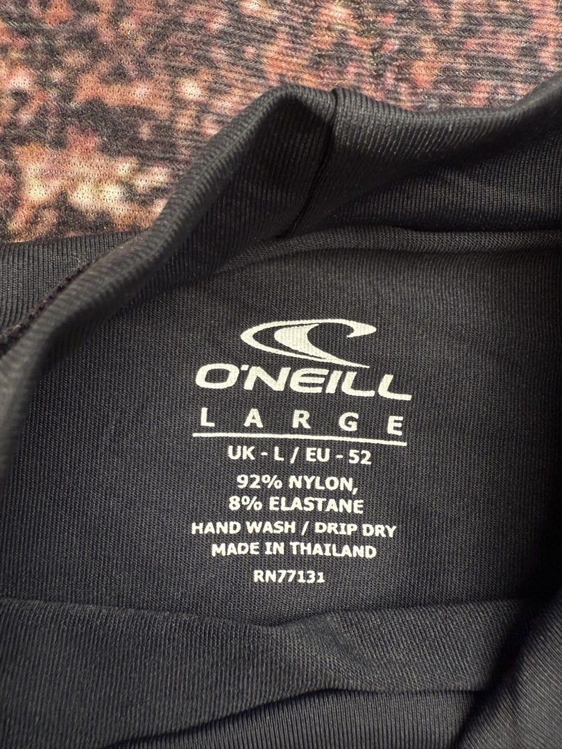 Oneill LS Crew Rashguard (Category: Swim Top & Rash Guards) located in Abulug. Submitted by jv1122 (Listing ID 1467430722, Image 3). Description: Oneill Mens 6oz Skins LS Crew Rash Vest Black No issue 19x27 dimes.