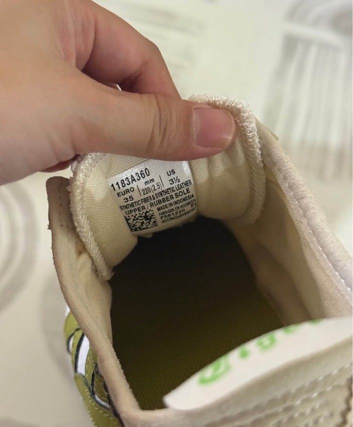 Onitsuka Slipon sneakers (Category: Sneakers) located in Aliaga. Submitted by kmapparel (Listing ID 1467422889, Image 2). Description: .