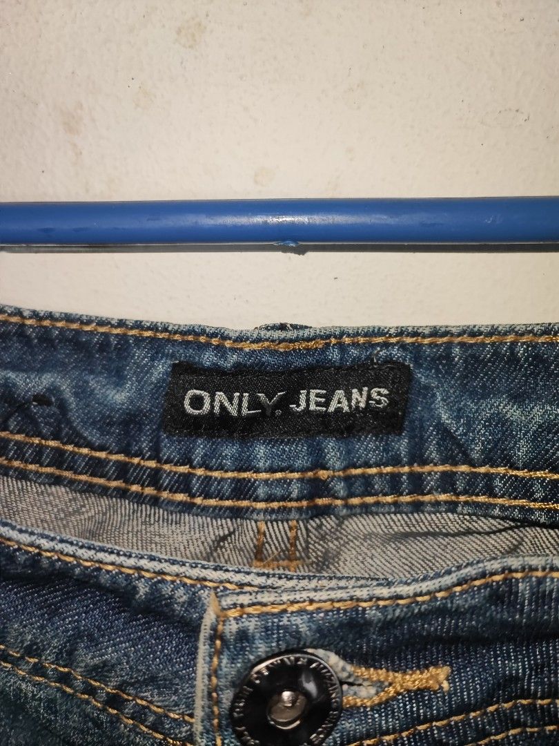 ONLY Modern Studded Distressed Denim Short ( Medium ) ( 749 ) ( NEED WASH ) ( NEW ARRIVAL🔥 ) (Category: Shorts) located in Manila. Submitted by pcltasenseigaming (Listing ID 1467397230, Image 3). Description: ONLY Modern Studded Distressed Denim Short ( Medium ) ( 749 ) ( NEED WASH ) ( NEW ARRIVAL🔥 ) W - 29Inch L - 10.5Inch 📌 Details : Manage your Expectations Ukay po ito not brandnew, Pwede kong Videohan yung gusto niyong Item para makita niy