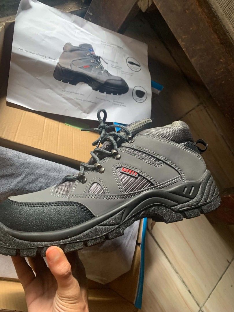 ONYX SAFETY SHOES (Category: Casual Shoes) located in Caloocan City. Submitted by guapman_ (Listing ID 1467393352, Image 2). Description: ONYX SIZE: 43 ON BOX.