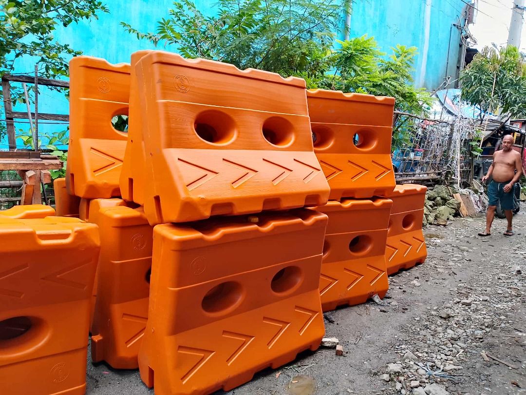 Orange Plastic Traffic Safety Barriers Road Barriers (Category: Industrial Equipment) located in Caloocan City. Submitted by epicdragon.cf8b55 (Listing ID 1467378029, Image 2). Description: PLASTIC BARRIER BRB-2 SIZE: L127 X 46W X 92H UV STABILIZED POLYTHYLENE JUST CALL US / Pm me for more info. -09971763227 LOOK FOR : Angelina Address: 634 JRA COMPOUND LUPANG PARI SAN MIGUEL PASIG CITY WEBSITE: http://jocelynesidera30.wibsite.com/joekelceetradin