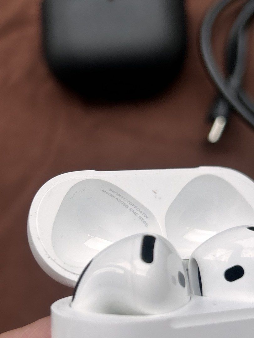 Original Apple Airpods 4 (Non ANC) (Category: Earphones) located in Makati City. Submitted by john15.5 (Listing ID 1467364195, Image 3). Description: Try Secondhand Original Apple Airpods 4 (Non ANC) for only Php 5500 -100% Original -Free Usb C cable -Free Silicon Case -Smoothness 96% Front & 97% Back -Good battery life -Matagal Malowbat, Mabilis magcharge -Good quality -Crisp Button -Actual Photo -Ready to use -No Box -No swap -Free Shipping via