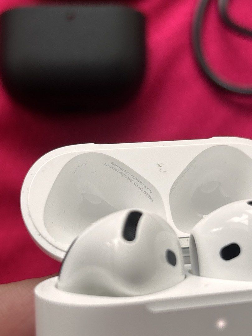 Original Apple Airpods 4 (Non ANC) (Category: Earphones) located in Makati City. Submitted by john15.5 (Listing ID 1467479170, Image 3). Description: Try Secondhand Original Apple Airpods 4 (Non ANC) for only Php 5500 -100% Original -Free Usb C cable -Free Silicon Case -Smoothness 96% Front & 97% Back -Good battery life -Matagal Malowbat, Mabilis magcharge -Good quality -Crisp Button -Actual Photo -Ready to use -No Box -No swap -Free Shipping via