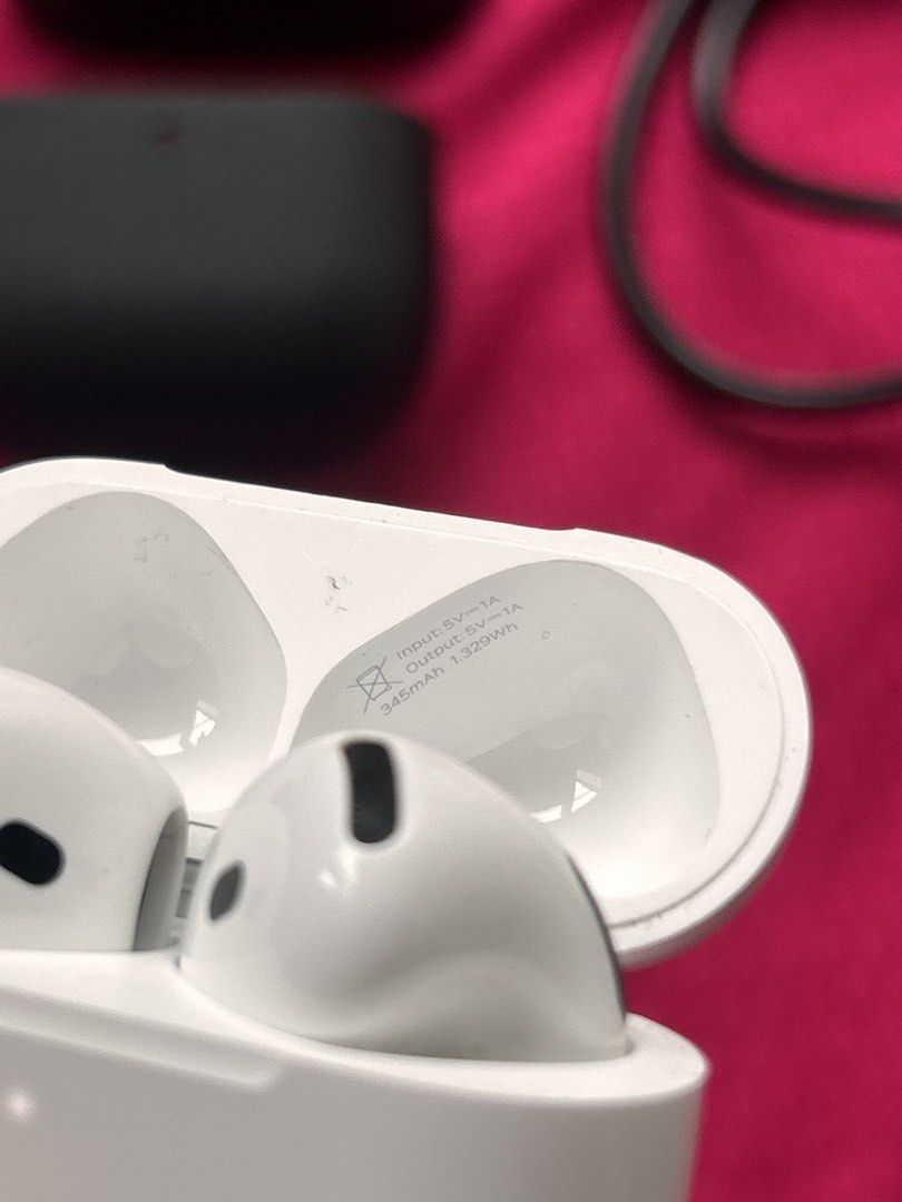 Original Apple Airpods 4 (Non ANC) (Category: Earphones) located in Makati City. Submitted by john15.5 (Listing ID 1467479170, Image 2). Description: Try Secondhand Original Apple Airpods 4 (Non ANC) for only Php 5500 -100% Original -Free Usb C cable -Free Silicon Case -Smoothness 96% Front & 97% Back -Good battery life -Matagal Malowbat, Mabilis magcharge -Good quality -Crisp Button -Actual Photo -Ready to use -No Box -No swap -Free Shipping via