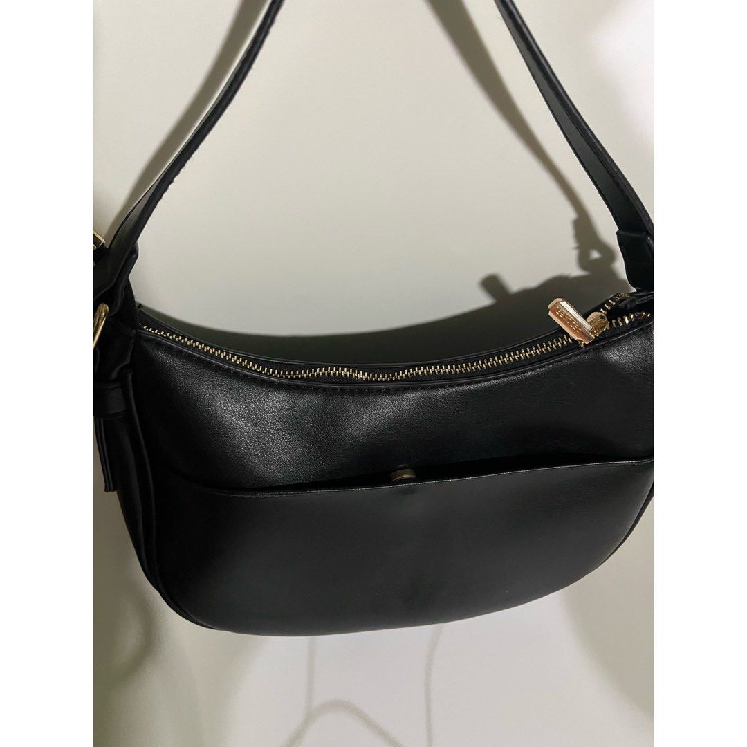 Original Bata Red Label Crescent Shoulder Bag (Category: Shoulder Bags) located in Antipolo. Submitted by p0123 (Listing ID 1467528423, Image 3). Description: - Original Bata Red Label Crescent Shoulder Bag in black and gold hardware - No issues, mint condition - Used less than 5 times - SRP: P1,300 - RFS: Not being used - MOP: Gcash, bank transfer; sf shouldered by buyer .