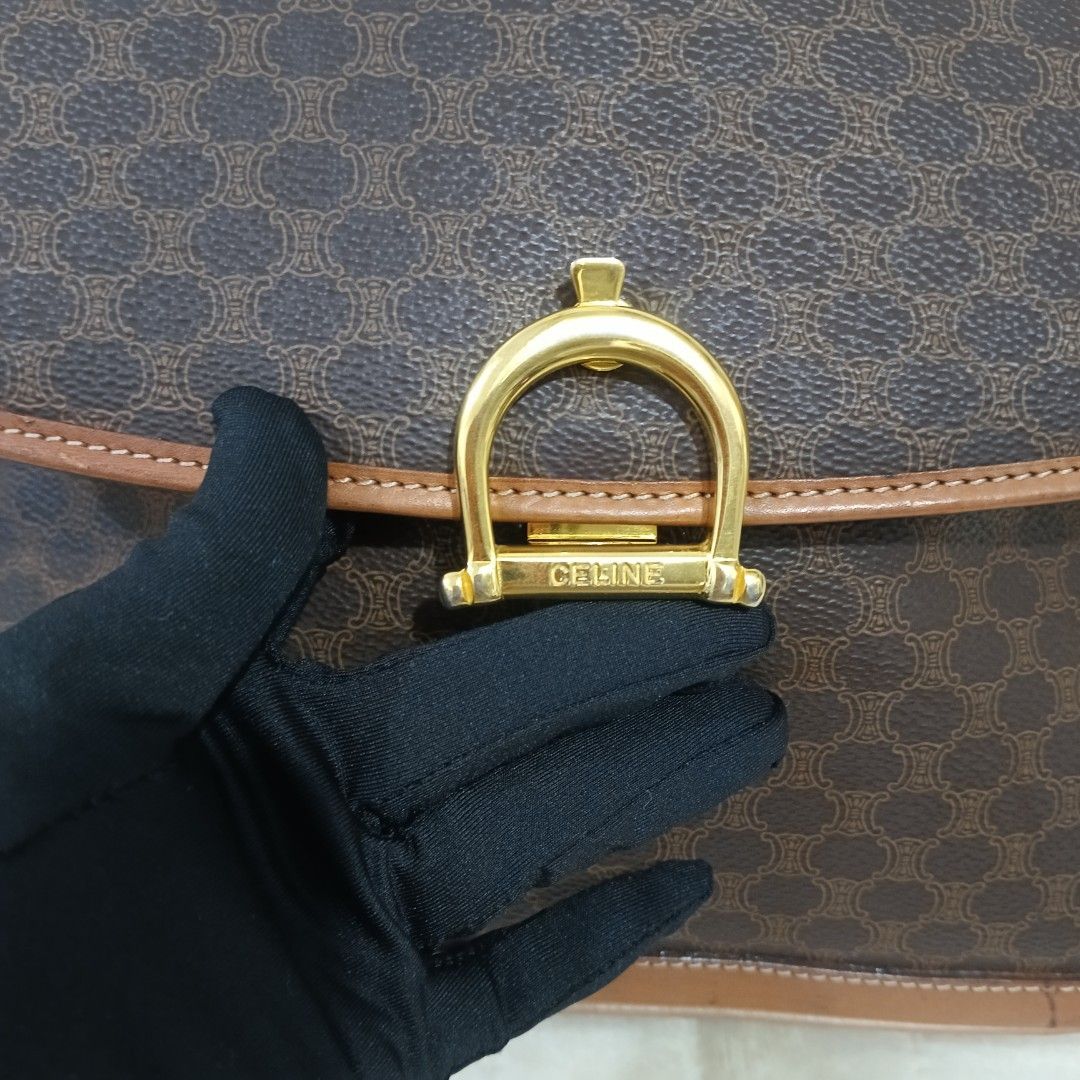 ORIGINAL CELINE MACADAM TOP HANDLE HANDBAG (Category: Luxury Bags & Wallets) located in Manila. Submitted by fabluxury.corner (Listing ID 1467553686, Image 2). Description: Guaranteed original ✅ Rank AB condition No major flaws no crack on leather Only sign of use lang po sa buttom part kunti vintage mark and slight rub on leather Yun lang see last photo.
