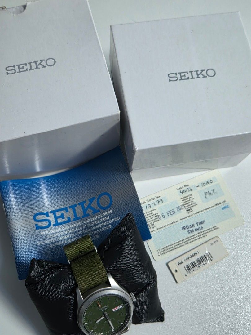 Original Seiko 5 Automatic (Category: Luxury Watches) located in Quezon City. Submitted by theclutter__ (Listing ID 1467408392, Image 1). Description: NEGOTIABLE bought for 12,000+ scartches sa face other than that goods na goods pa complete with tag, warranty card and box.