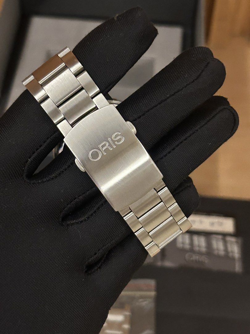 Oris BC3 Advanced Day Date (Category: Men's Watches) located in Quezon City. Submitted by olivertomtecson8 (Listing ID 1467538376, Image 3). Description: BEST DEAL❗️ ORIS Big Crown 3 Advanced Day date • REF # 7641 • Diameter : 42MM • Elegant Black Dial with Day- Date • Automatic Swiss Movement • All Steel • Complete Set! Double Box, Manual, Guarantee Card, Complete Links. Market Price upto 70K 📈 Asking Price : 38,990 QUEZON CITY.
