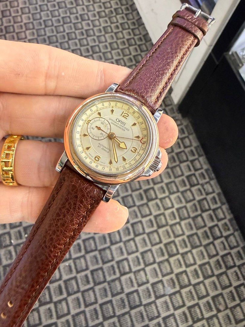 Oris Pointer Date (Category: Watches) located in Kuantan. Submitted by liann88 (Listing ID 1467430472, Image 2). Description: Pre Owned Used Good Condition Offer‼️Rm3280 Only Oris Pointer Date Swiss Made Bezel Pink Gold‼️ Small Second Sapphire Crystal Automatic 30m Water Resistance 36mm Diameter Watch Only Ref 7467B More Details Whatapps Ann 📞 oI99767777 Join Our Facebook Page : Kedai Jam Gtc Kedai Jam Gtc Location : Lot 45 Ground Floor Kompleks