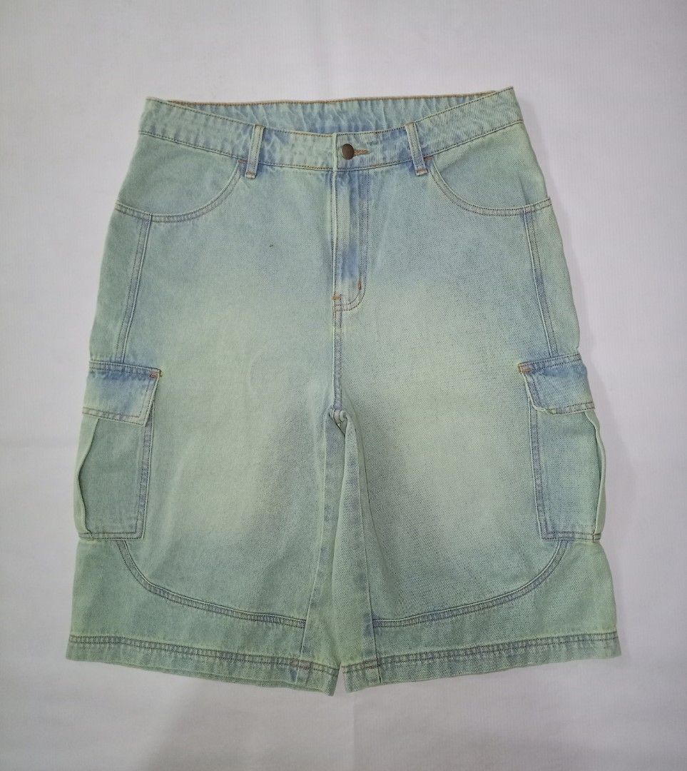 Oxgn Denim Cargo Shorts Medium (Category: Shorts) located in Caloocan City. Submitted by grandturtle-371b8d (Listing ID 1467397607, Image 1). Description: - Brand: OXGN - Style: Denim cargo shorts in light wash - Size: Medium - Material: 100% cotton - Features: Multiple utility pockets, mid-rise fit, front button closure - Condition/Vibe: Casual streetwear staple, super comfortable for daily wear.