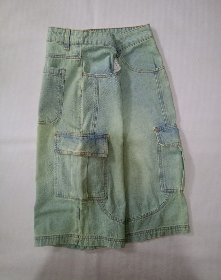 Oxgn Denim Cargo Shorts Medium (Category: Shorts) located in Caloocan City. Submitted by grandturtle-371b8d (Listing ID 1467397607, Image 2). Description: - Brand: OXGN - Style: Denim cargo shorts in light wash - Size: Medium - Material: 100% cotton - Features: Multiple utility pockets, mid-rise fit, front button closure - Condition/Vibe: Casual streetwear staple, super comfortable for daily wear.