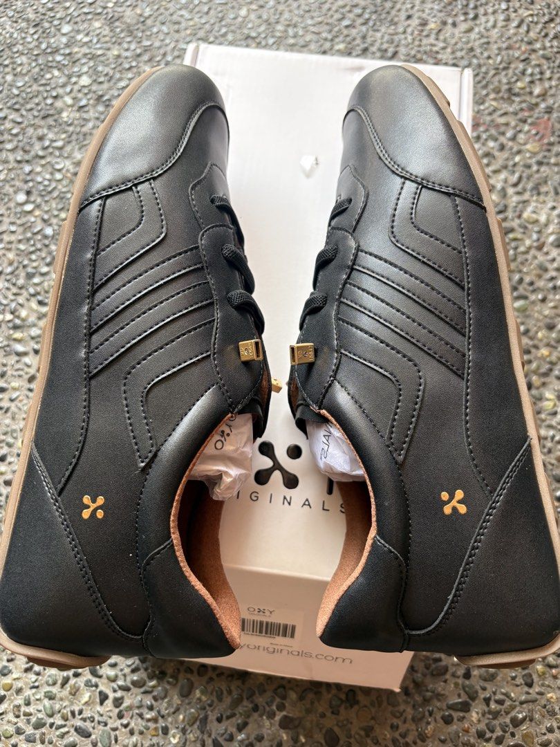 Oxy Originals leather shoes (Category: Sneakers) located in Las Pinas. Submitted by preslee.moore (Listing ID 1467397472, Image 1). Description: Brand new and never used.
