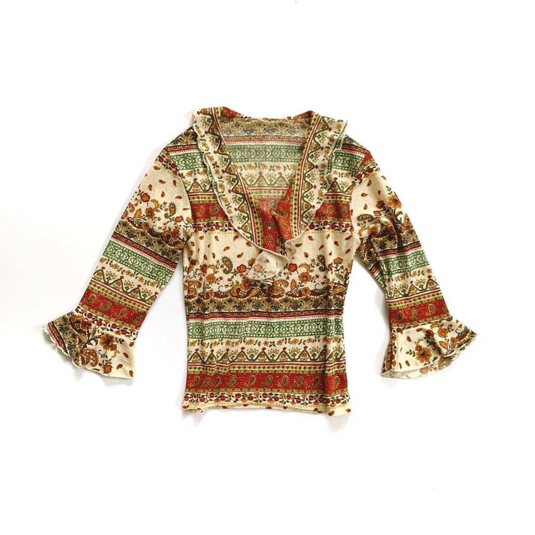 Paisley patterned top (Category: Blouses) located in Tarlac. Submitted by luv__vintage (Listing ID 1467473901, Image 2). Description: .