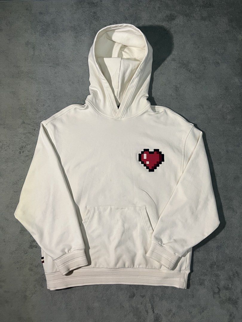 Palladium Heart Hoodie (Category: Coats, Jackets and Outerwear) located in Marilao. Submitted by thriftyy_69 (Listing ID 1467410656, Image 1). Description: Dimes: 23.5 width x 28 length Very Good condition Need wash only.