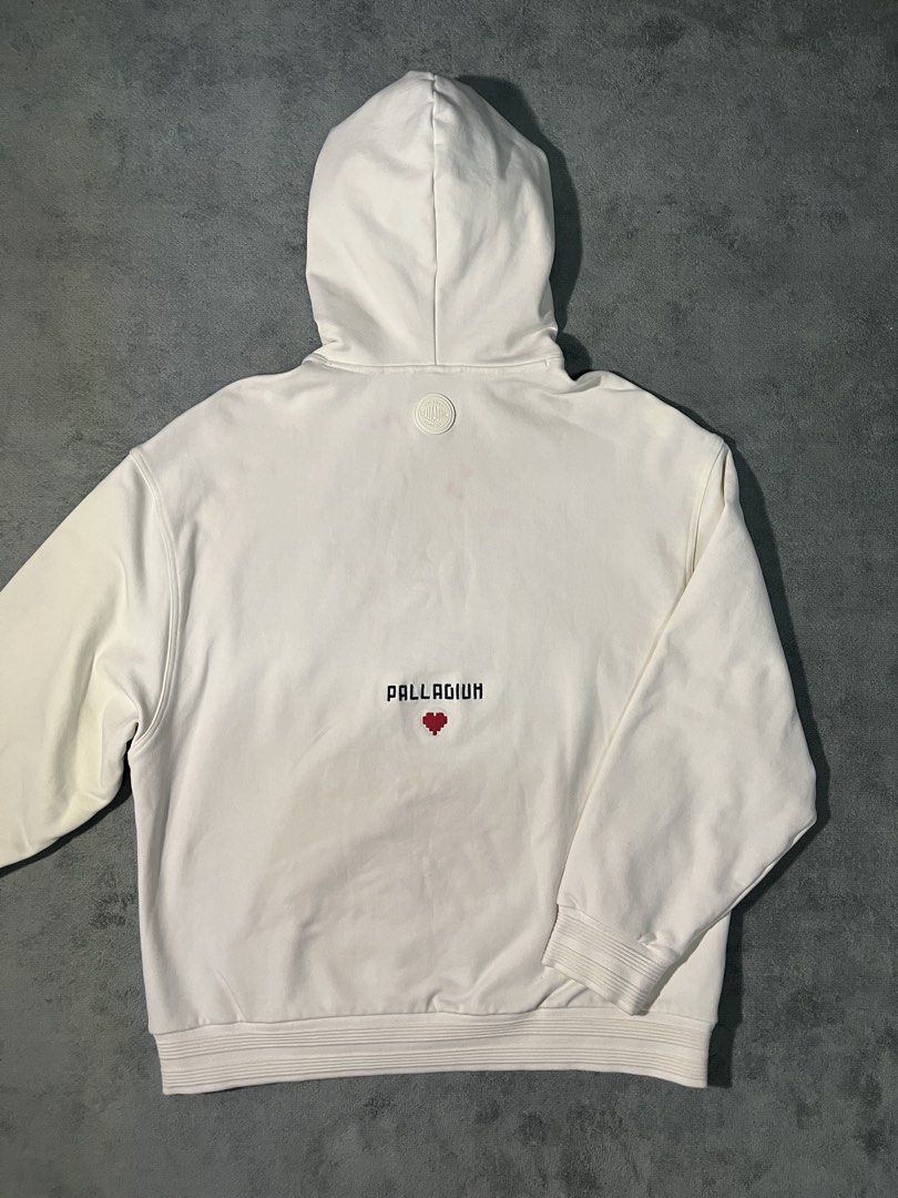 Palladium Heart Hoodie (Category: Coats, Jackets and Outerwear) located in Marilao. Submitted by thriftyy_69 (Listing ID 1467410656, Image 3). Description: Dimes: 23.5 width x 28 length Very Good condition Need wash only.