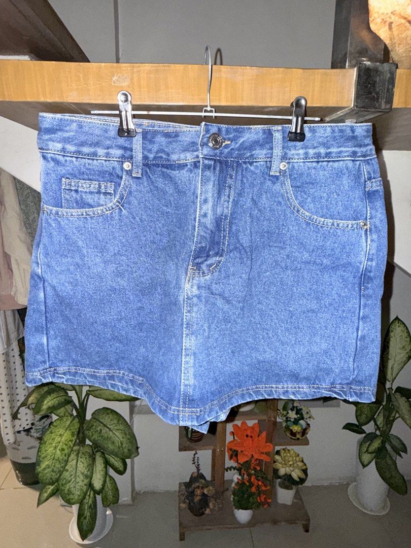 Paradoxical Blue Denim Shorts Skort (Category: Shorts) located in Manila. Submitted by clalala.fire (Listing ID 1467527311, Image 1). Description: - Brand: Paradoxical - Size: XL.