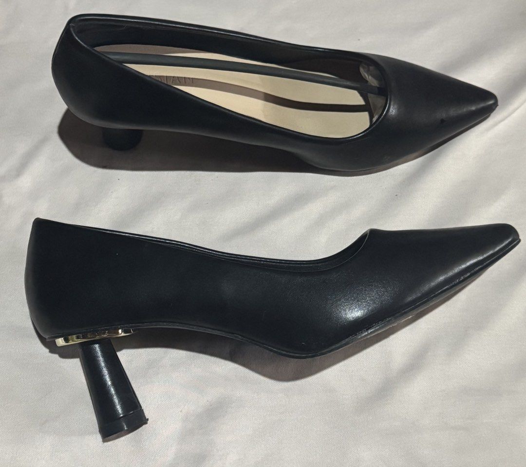 Parisian Shoes (Category: Other Accessories) located in Manila. Submitted by fiercewind.01 (Listing ID 1467399277, Image 2). Description: Parisian Black Shoes Size 38 Good as new RFS: Seller does not use the product anymore.