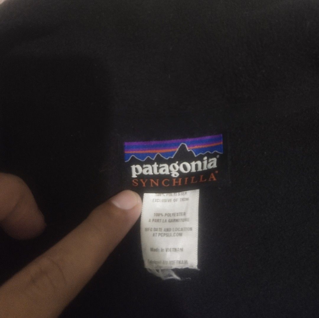 Patagonia Synchilla Full Zip Fleece Jacket Black (Medium / M)(Free shipping) (Category: Coats, Jackets and Outerwear) located in Cavite. Submitted by gii.flips (Listing ID 1467510781, Image 3). Description: [AUTHENTIC] Patagonia Synchilla Full-Zip Fleece Jacket Keep warm with this classic, high-quality Patagonia Synchilla double-sided fleece jacket in true black. Perfect for everyday wear, casual hiking, cold office environments, or upcoming wint