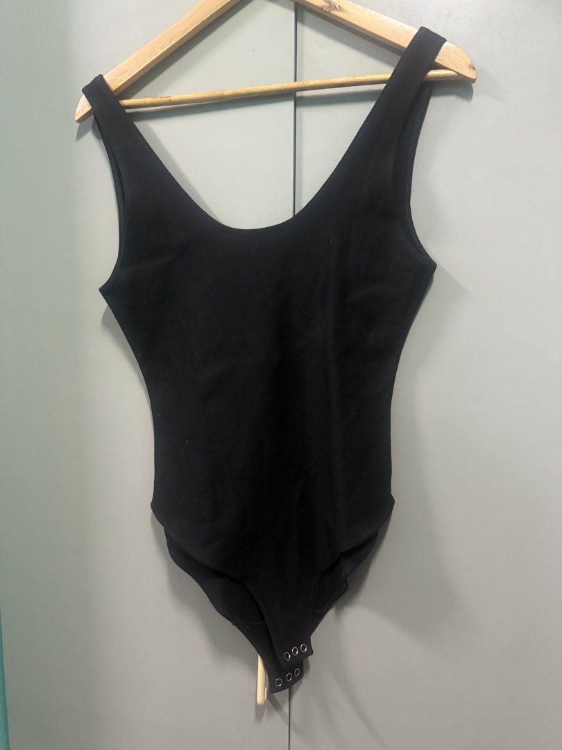 Patton Black Scoop Neck Bodysuit Size L (Category: Sleeveless) located in Caloocan City. Submitted by calmphoenix.d298a7 (Listing ID 1467560073, Image 1). Description: - Brand: Patton - Size: L - Color: Black - Style: Scoop neck, sleeveless - Closure: Snap button at the bottom - Fabric: Stretchy and comfortable - Condition: Great basic piece for layering or solo wear RFS: Downsizing to a Small 🥹💗.