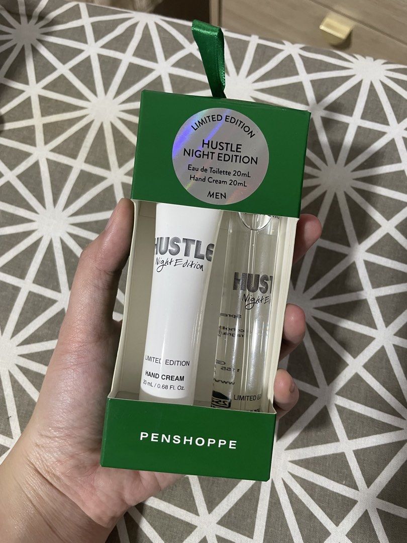 Penshoppe Hustle Night Edition Men Gift Set (Category: Fragrance & Deodorants) located in Angono. Submitted by chachiron_ (Listing ID 1467372988, Image 1). Description: - Brand: Penshoppe - Item: Hustle Night Edition Men's Gift Set - Condition: Brand new, unopened with original store sticker - Includes: 20ml Eau de Toilette and 20ml Hand Cream - Packaging: Green box with a built-in gift tag space on the back - Perfect for gifts, travel, or everyd