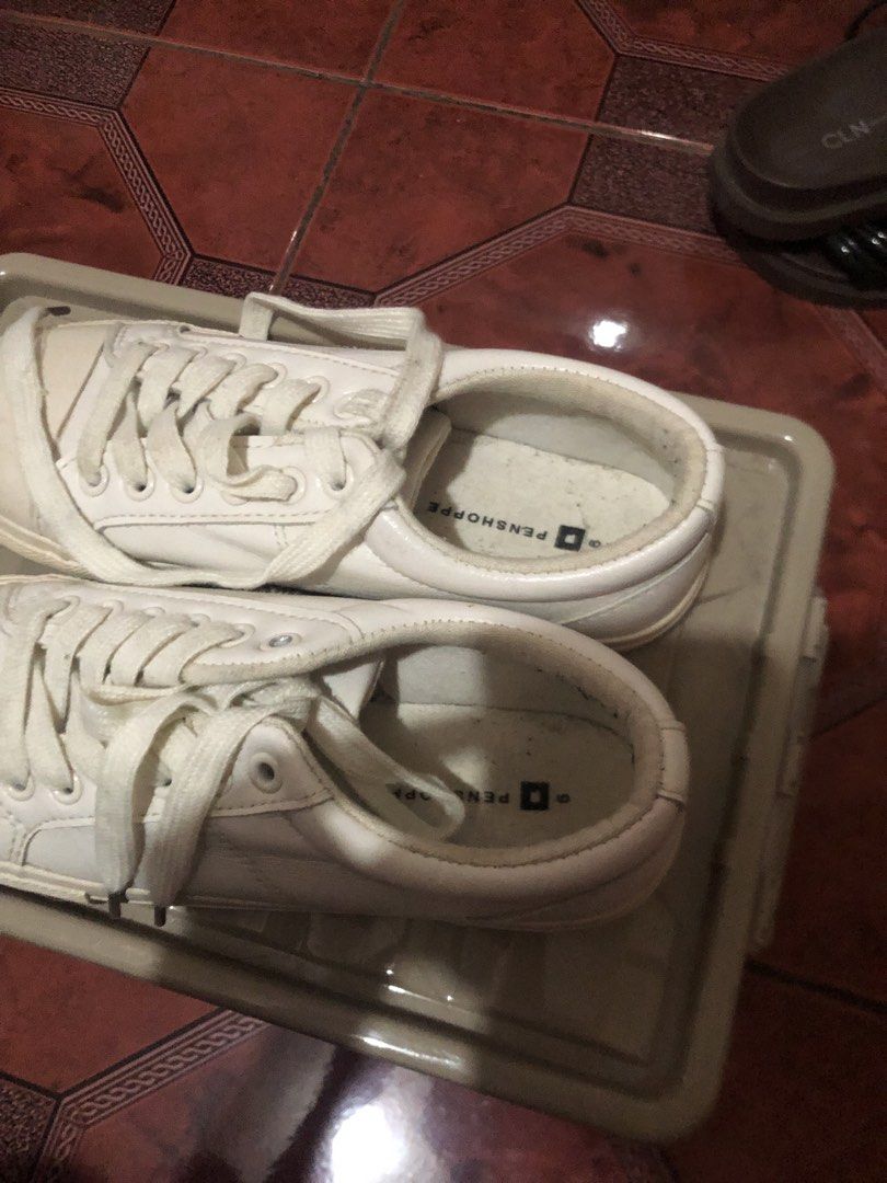 Penshoppe White Casual Sneakers (Category: Sneakers) located in Santa Rosa. Submitted by malyaolivera (Listing ID 1467474937, Image 2). Description: - Brand: Penshoppe - Color: White - Style: Classic low-top, lace-up sneakers with padded collars - Size: US 6 / EU 36 / CM 23.5 - Condition: Great for everyday casual wear - Match: Versatile design goes with practically any outfit -Used only for prenup shoot, di na nalinis after that.