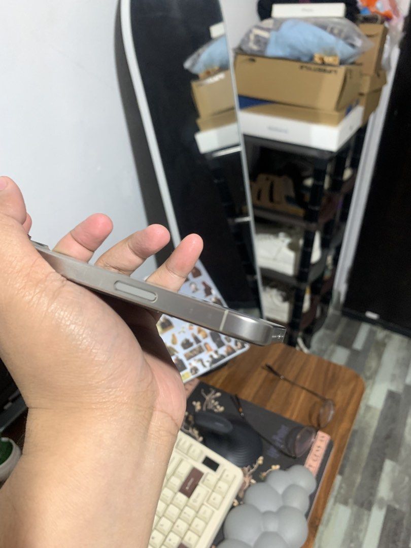 Personal Use Phone (Category: iPhone 16 Series) located in Manila. Submitted by epichorse.818a41 (Listing ID 1467588293, Image 3). Description: Actual Screen has a tempered glass that will be remove upon meeting up. Box included. Same IMEI Rfs: Upgrading to 18 pro max. (Pre-ordered) .