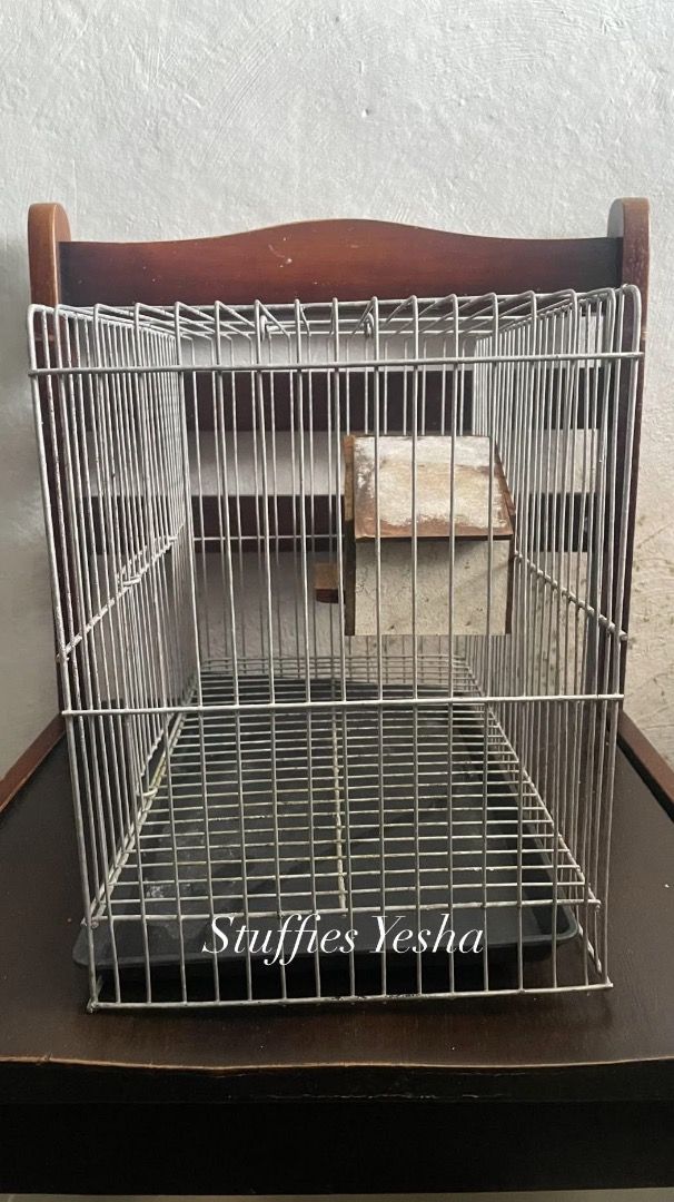 Pet Cage (Category: Homes & Other Pet Accessories) located in Manila. Submitted by stuffiesyesha (Listing ID 1467423619, Image 3). Description: 14inches Haba 11inches Taas 8.5 inches lapad .