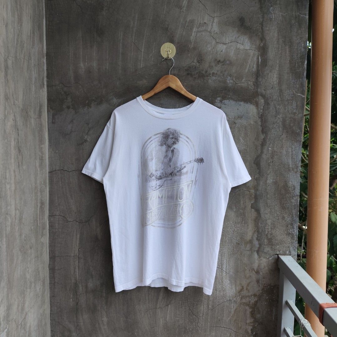 Peter Frampton - 2011 Comes Alive 35 Tour Shirt (Category: Tshirts & Polo Shirts ) located in Tayabas. Submitted by streetdept.ph (Listing ID 1467448457, Image 1). Description: Peter Frampton - 2011 Comes Alive 35 Tour Shirt Measurements (inches): Width 21.5 Length 28.5 Size: Large Very good condition Flaw: graphic fading and hairline cracks.