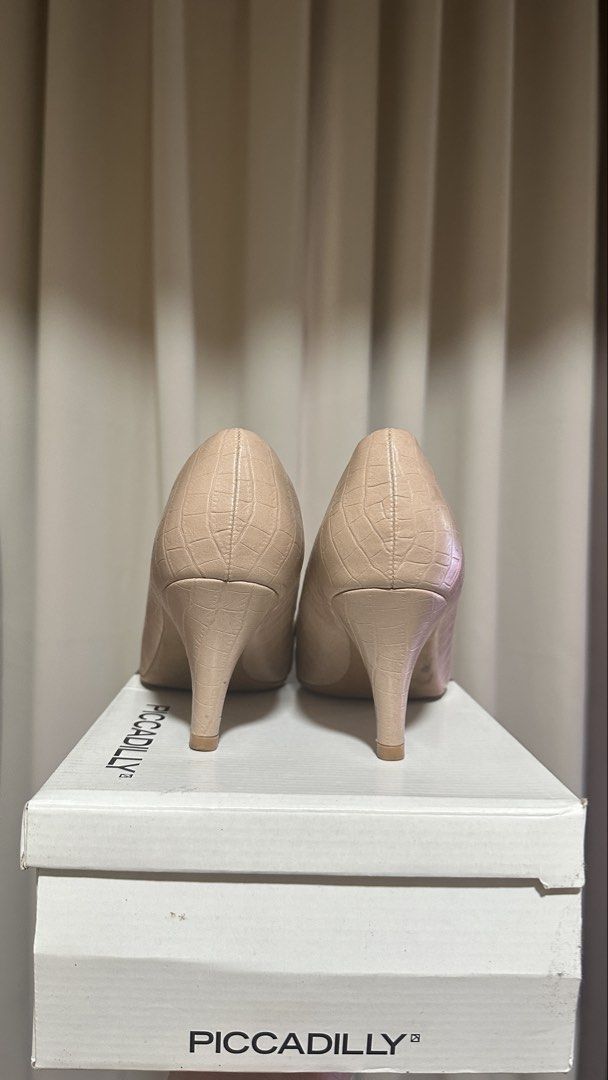 Piccadilly Luiza Nude Croco Heels (Category: Heels) located in Manila. Submitted by cesst0425 (Listing ID 1467590530, Image 3). Description: PICCADILLY NUDE HEELS ✨Super comfy and can stand long hours ✨BR7 / EU 39 / US 8 ✨ Php 690.