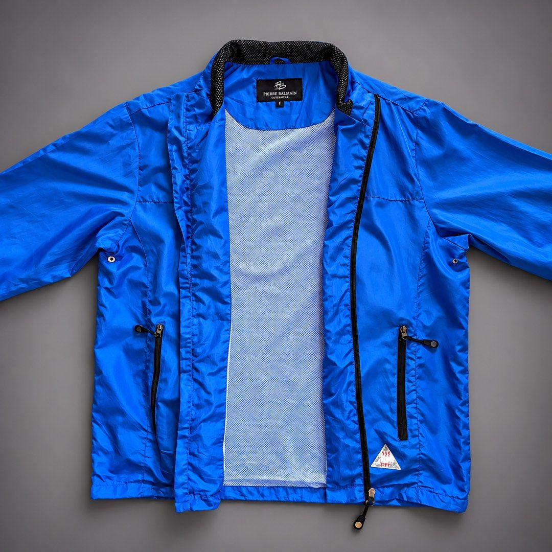 PIERRE BALMAIN WINDBREAKER JACKET (WOMEN) (Category: Coats, Jackets and Outerwear) located in Taguig. Submitted by clarrk95 (Listing ID 1467468784, Image 3). Description: Pierre Balmain Windbreaker Jacket (Women) Size: no size tag Length: 26inches Width: 22inches Sleeve: 17.5inches PRICE: ₱500 ONLY! FLAW/S: minor stain ✅ very good condition ✅ add shipping fee ✅ ignoring LP inquiry Shipping: Lalamove | J&T | LBC Location: Taguig📍 Payment: Gcash |