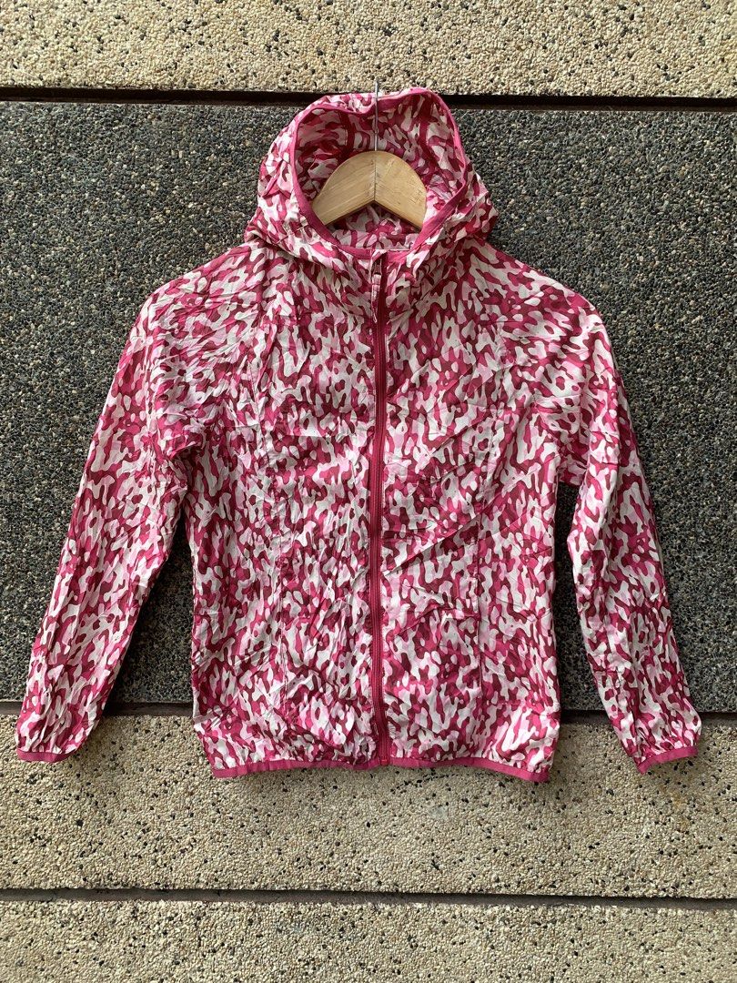Pink Camo Packable Windbreaker Jacket 7-8 Years Old (Category: Babies & Kids Fashion) located in Manila. Submitted by jieann_0331 (Listing ID 1467549686, Image 2). Description: - Size: Kids 7 to 8 years old - Design: Pink and white camo print with full zip and attached hood - Comfort: Elastic cuffs and hem for a snug fit - Feature: Super lightweight and packs down into its own compact pouch for easy travel - Condition: Excellent, clean, and no fl