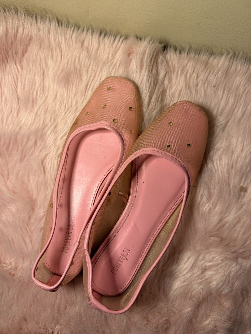 pink flats (Category: Flats & Sandals) located in Daraga. Submitted by littlemissdeclutter.wtme (Listing ID 1467579224, Image 3). Description: - forever21 - size 5 - flats sandals see through design with rhinestones (nawawala na yung iba) - nastock na lang thats why may stains (can still be washed) .