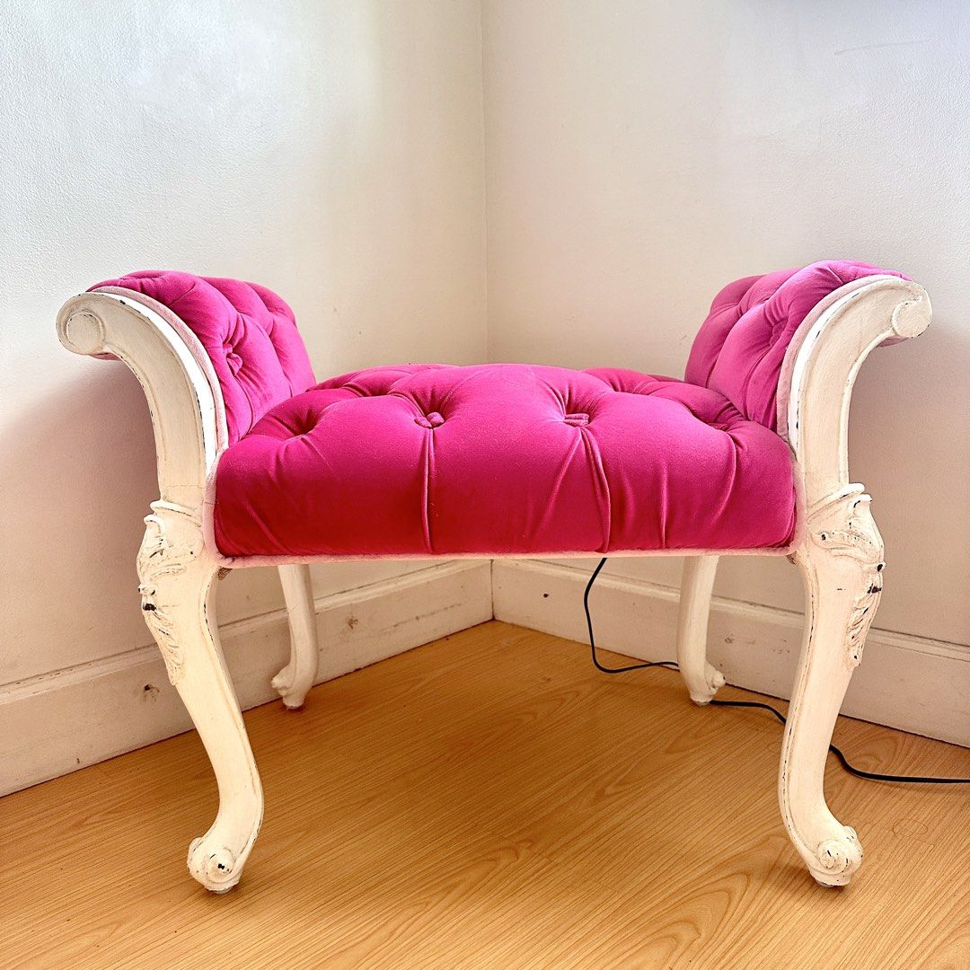 Pink Velvet Baroque-style Bench (Category: Chairs) located in Cavite. Submitted by ashieechill (Listing ID 1467416394, Image 2). Description: 💸 MOP: GCash/BPI Bank Transfer 📦 J&T and Lalamove delivery 💡Direct messages are open for further product details RFS: Decluttering.