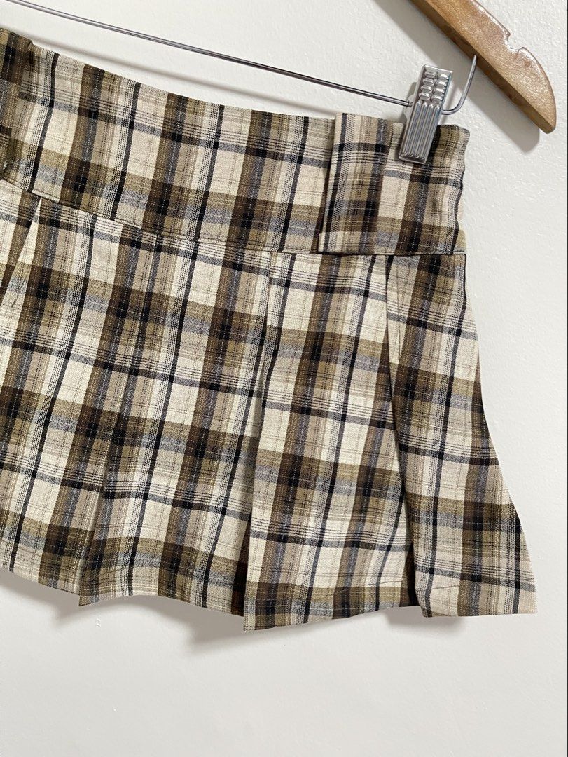 Plaid Mini Skirt (Category: Skirts) located in Cabanatuan. Submitted by thriftby_zy (Listing ID 1467512771, Image 3). Description: Cutie netoo Size: 26-27 | Length: 11" With inner short With belt holder.