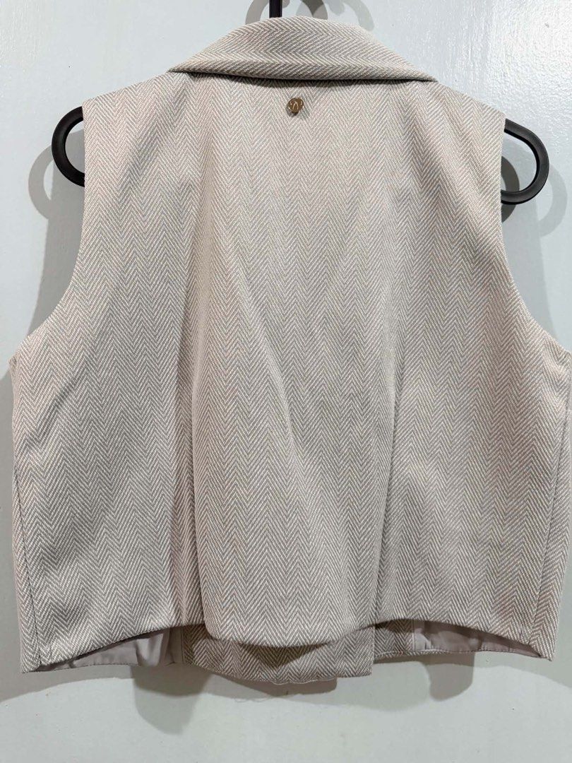 Plains & Prints Grey Herringbone Vest and Skort Set (Category: Sets or Coordinates) located in Quezon City. Submitted by bela_goodfinds (Listing ID 1467447463, Image 3). Description: - Brand: Plains & Prints - Item: Matching double-breasted vest and skort set - Pattern: Grey and white herringbone - Size: PH S / UK 8 / US 4 - Vest Details: Lapels and front pockets - Skort Details: Wrap-around front flap, subtle slit, and back zip closure - Style: 