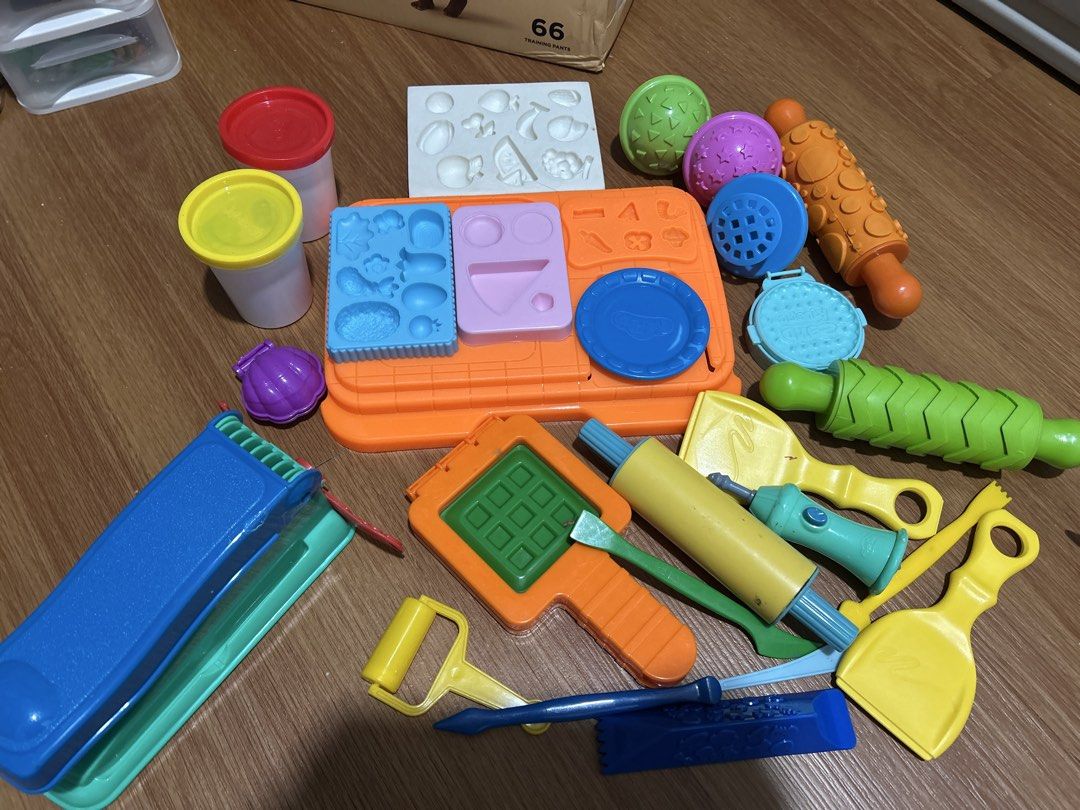 Playdoh and clay tools mold set (Category: Kids Toys) located in Pateros City. Submitted by cleanmycloset (Listing ID 1467478958, Image 1). Description: Preloved, unless stated brandnew. All items are declared AS IS. Pls manage your expectations. Can do tiiktokk checkout, courier apps, or self pick up. Payment first thru cashg or bank transfer. Coin is used for size comparison. Follow me on toktikk @cleanmyclosetph .