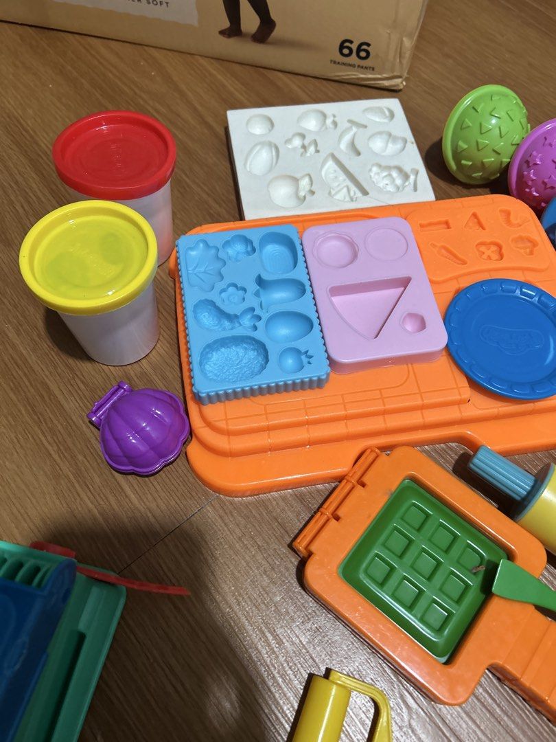 Playdoh and clay tools mold set (Category: Kids Toys) located in Pateros City. Submitted by cleanmycloset (Listing ID 1467478958, Image 3). Description: Preloved, unless stated brandnew. All items are declared AS IS. Pls manage your expectations. Can do tiiktokk checkout, courier apps, or self pick up. Payment first thru cashg or bank transfer. Coin is used for size comparison. Follow me on toktikk @cleanmyclosetph .