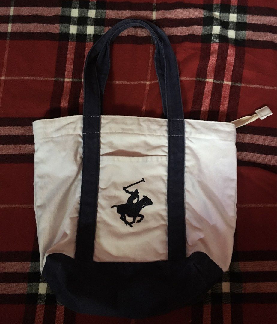pm.sure buyer (Category: Tote Bags) located in Baguio. Submitted by m1ctess_1_2 (Listing ID 1467424293, Image 1). Description: Ukay source canvass material makapal,color rate 10/9.5 walang kupas,dimes Lenght 16,width 17 inches with zipper..