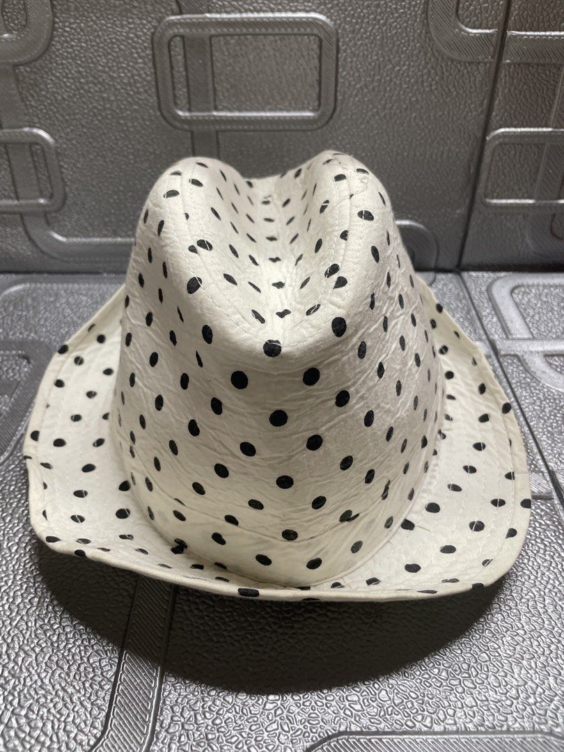 Polka Dots Fedora Hat (Category: Hats & Beanies) located in San Juan City. Submitted by redrosierose (Listing ID 1467601712, Image 1). Description: -Preloved Polka dots fedora hat - Perfect for Y2K style -used only twice -needs cleaning RFS: Decluterring LOC: San Juan City MOP: Bank Transfer / Gcash ❎No return No exchange ❎No rush orders .