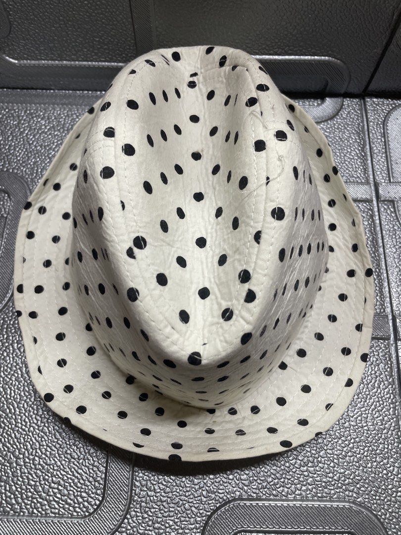 Polka Dots Fedora Hat (Category: Hats & Beanies) located in San Juan City. Submitted by redrosierose (Listing ID 1467601712, Image 2). Description: -Preloved Polka dots fedora hat - Perfect for Y2K style -used only twice -needs cleaning RFS: Decluterring LOC: San Juan City MOP: Bank Transfer / Gcash ❎No return No exchange ❎No rush orders .
